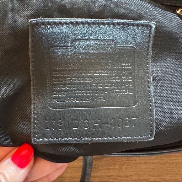 Coach Leather Black Tote Bag Zippered with Pockets - Picture 2 of 16